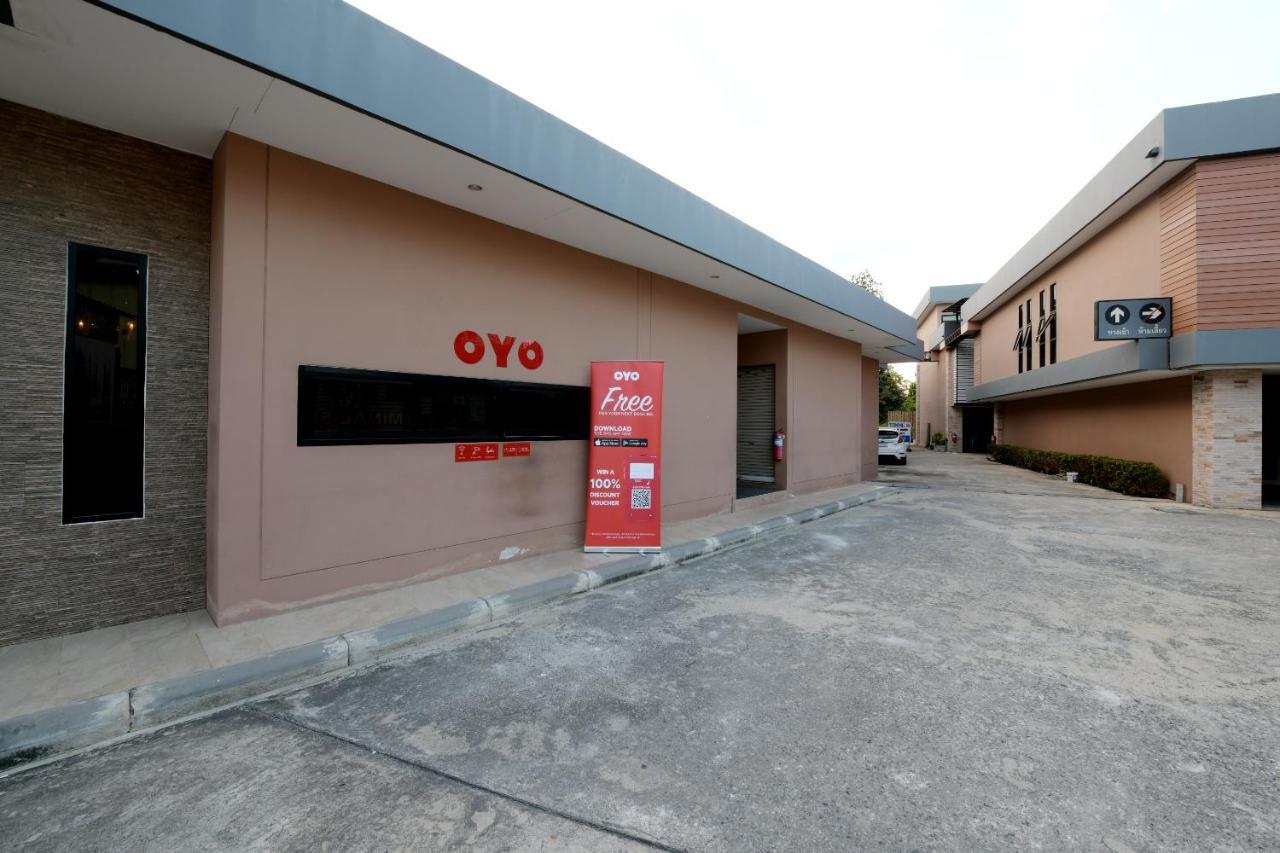 OYO 477 Sriracha Hotel And Spa Ban Huai Yai Phrom Exterior foto