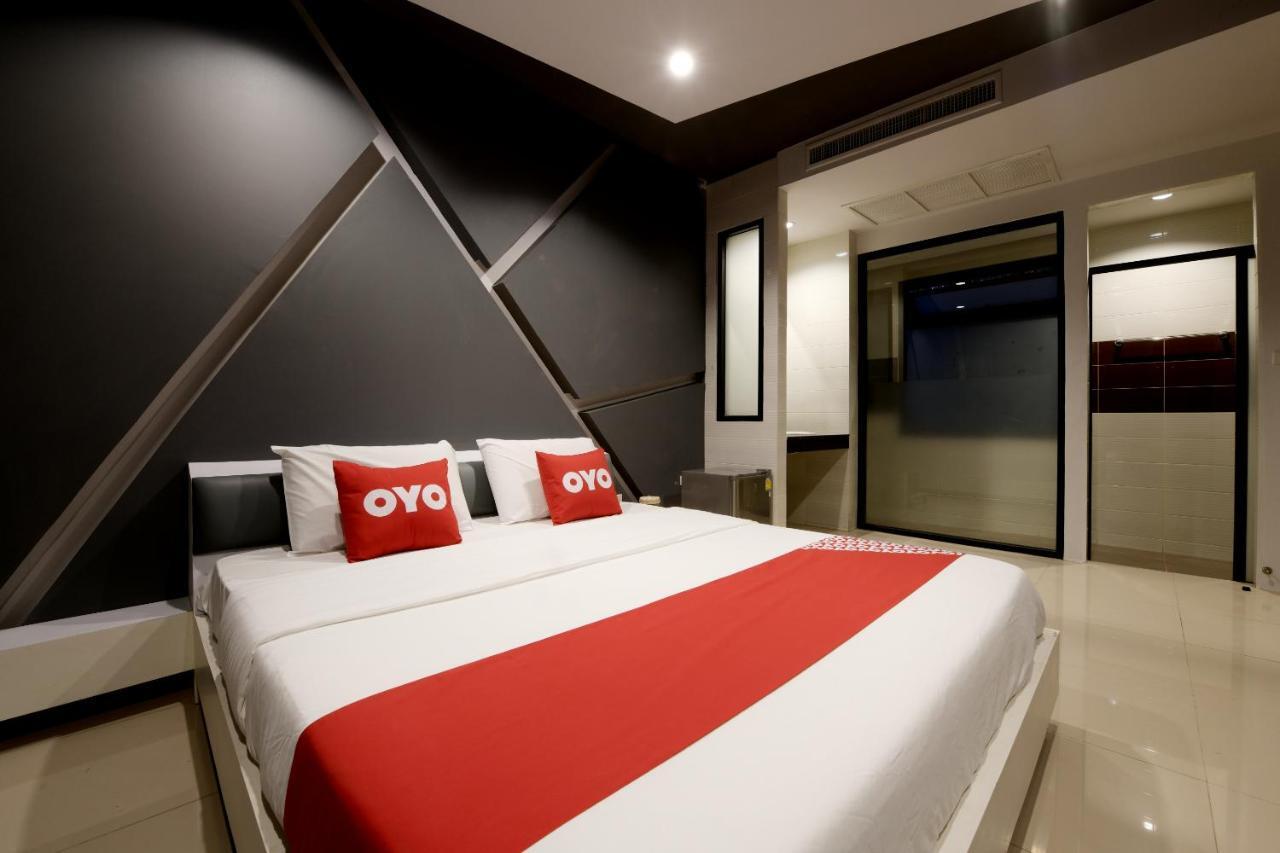 OYO 477 Sriracha Hotel And Spa Ban Huai Yai Phrom Exterior foto